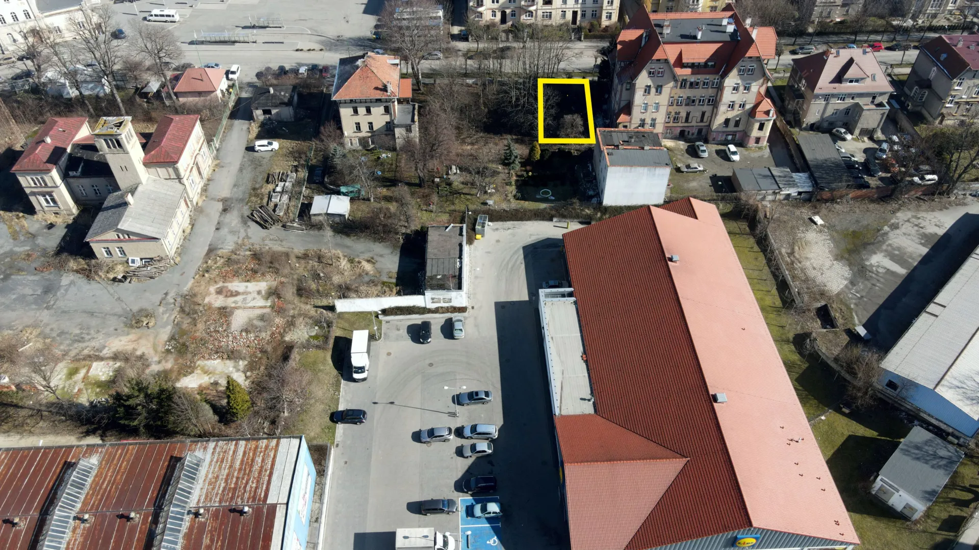 działka przy Alei Niepodległości wykazana do sprzedaży