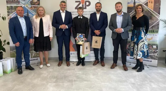 446033320 831801055528119 4081560213454165801 