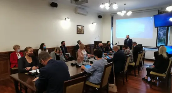 240646843 281148250017104 9188845133058946705 