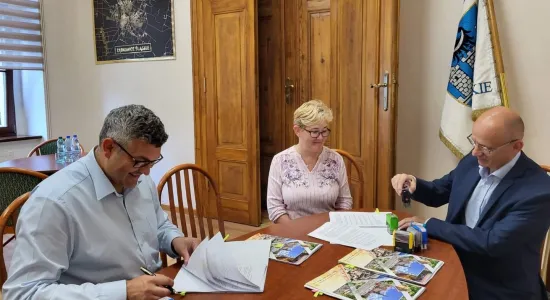 2b209669667b04a88a40234592cd05a6