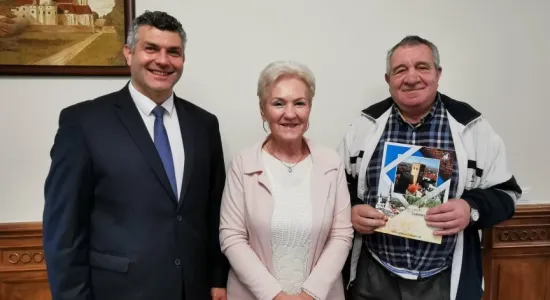 246631440 657811045201828 3557043528943041508 