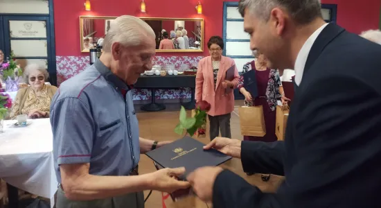 4e0945fef55a1a55b4e706068e83130f