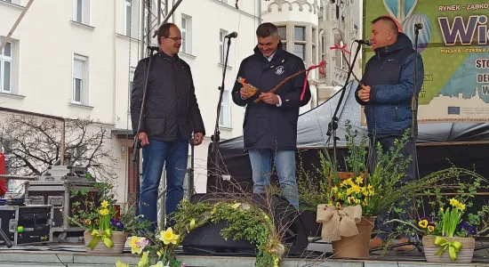 7e0d8f063af222fb35219b0981926d66