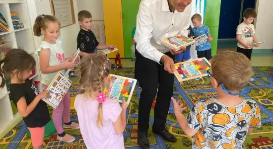 382537131 272393179032389 3576298359366880093 