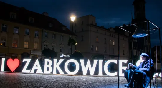 9a942851eb080eab9299975fba7ba701