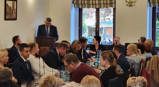 e7e210bd4a62724a5a37b65449e37a43