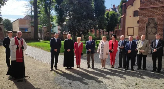 f1ee9320ac4b67f9886f50608e99d39c