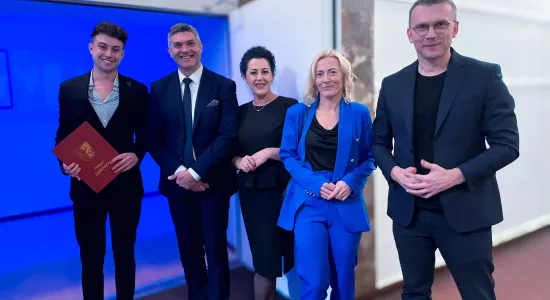 f3666736c3582376b6e39717faf5e59e