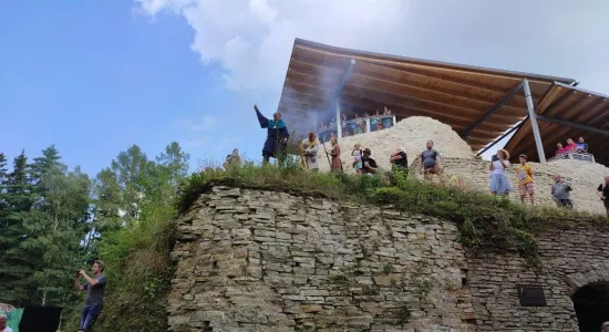 56742582 261562618082778 2926798244019175424 