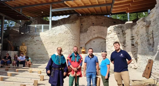 56742582 261562618082778 2926798244019175424 