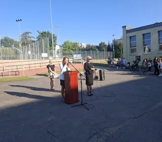 rozpoczęcie roku szkolnego w Szkole Podstawowej Nr 3 w Ząbkowicach Śląskich