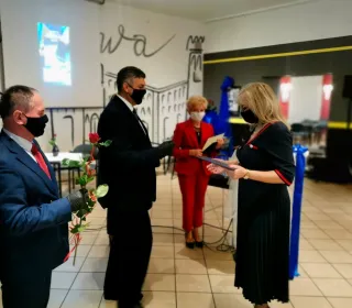 00a68ef5c621282bb5e31e3d2d9e44d2