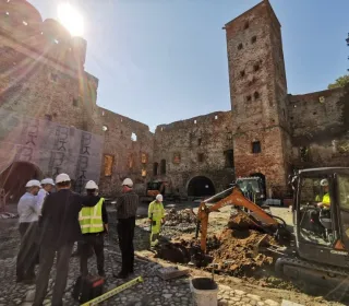 241080659 577517280367508 5114145078216035847 