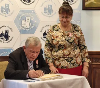 0660a1996c99646fd0ad42c82a93a085