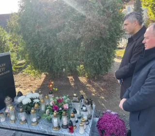 371523299 784704950130532 7986006893187711414 