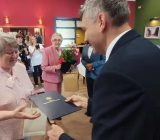 1f09cb05cd1e9ff00d5b6aa44a15a035