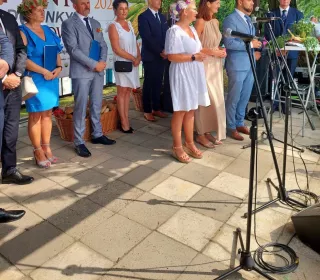 457028220 996272862240008 1480502258592406468 