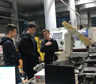 24740472 1280208178792345 1210355729 