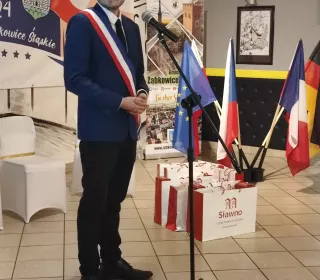 4f6179e9ffe17511c2c126dd67a1f9e3