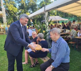 52ce65aaac85ed7ea7f6464b4054712c