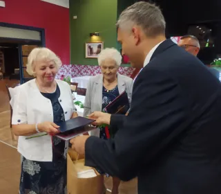 5d2c2822a2dc18d191922f4c44443d84