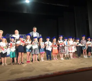 64571999 1374916299322332 1190388355460759552 