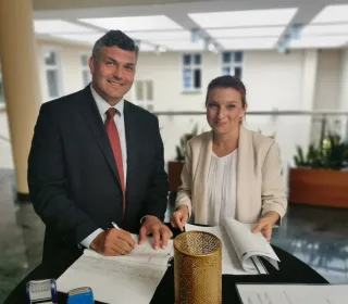 b763cd71f496b7cd1cb87a30a3925872