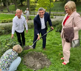 385786075 6872465616147233 4651163909333224689 