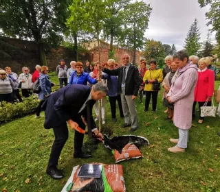 e2aa4a191537a4d85dac6cede9c1115a