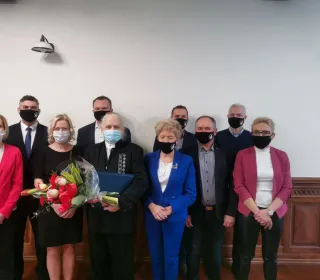 e5900c2df89b8834cd0c852681eb2056