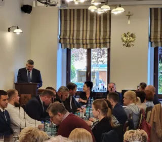 e7e210bd4a62724a5a37b65449e37a43