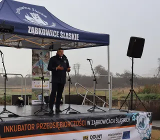 e8928e9edfae9fd12bc6ecc0c6048931