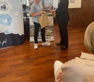 eb73ea9fddfaa2bd4a06f7a7e6484451