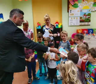 72214262 2617183385008832 2471172535413112832 