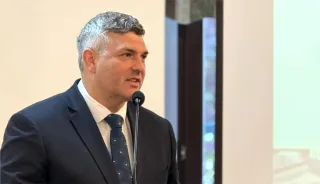 Burmistrz Marcin Orzeszek z aboslutorium