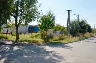 Chodnik na skrzyżowaniu ulic Melioracyjnej i Waryńskiego