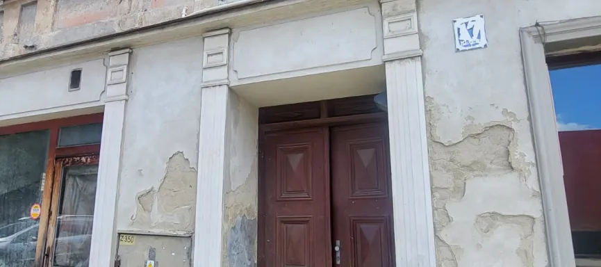 wejście do lokalu przy ulicy Kłodzkiej