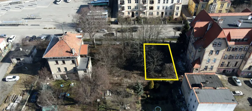 Teren zabudowy śródmiejskiej w formie zabudowy wolnostojącej przy Alei Niepodległości