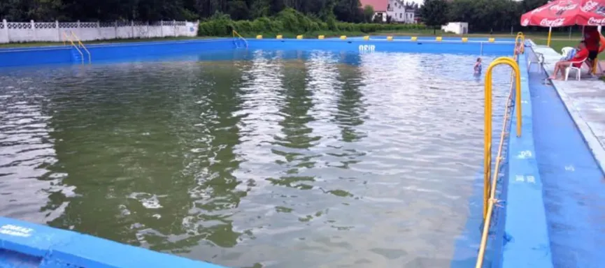 zdjęcie archiwalne - basen letni