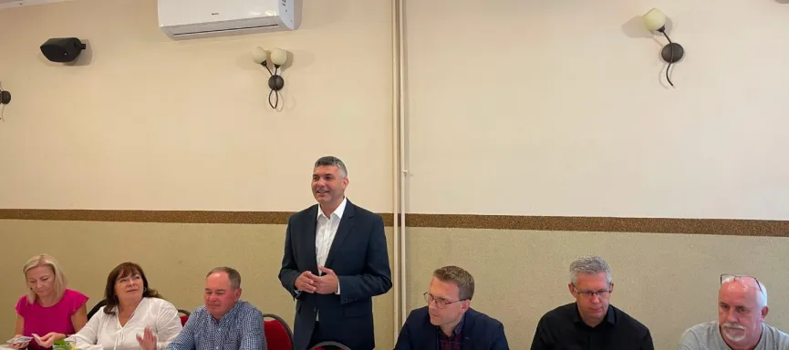 f4c978f6-d9ba-49f0-838e-446182ce69bb